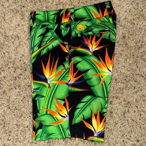 Loudmouth Ladies Golf Shorts, PALM,women's size 2. Like new w/out tags, worn 1x.
